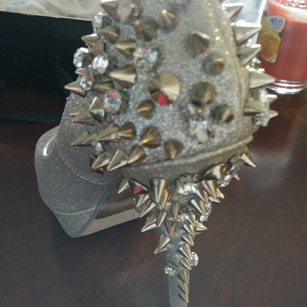 Silver Heels - image 8